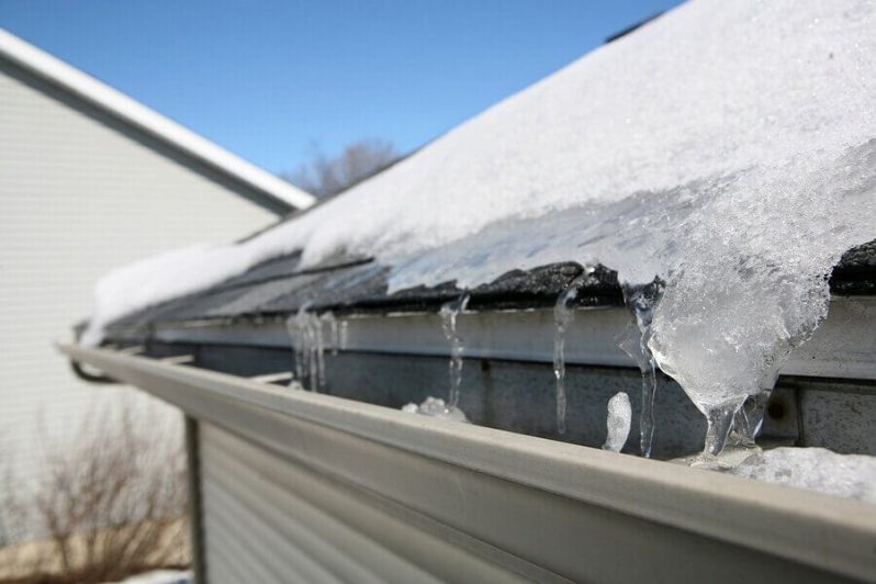 kontrola-strechy-pred-zimou-strecha-cencule-v-odkvape-sneh