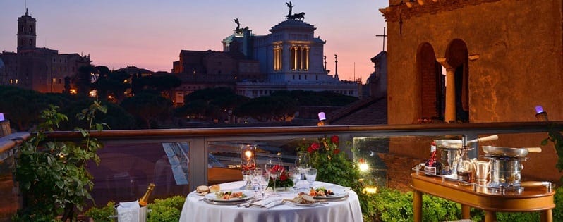 romanticka-atmosfera-Hotel-Forum-Rim-taliansko-terasa