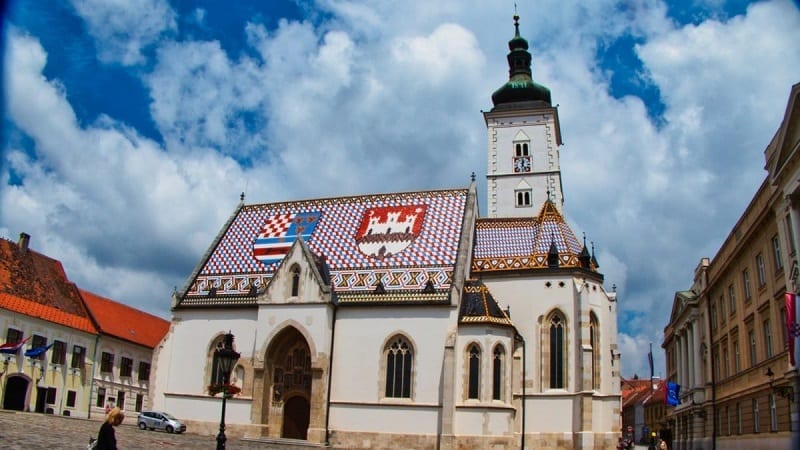 viacfarebna-strecha-kostol
