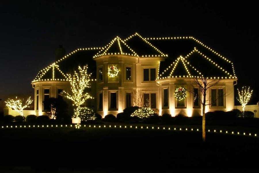 vianocna-vyzdoba-strechy