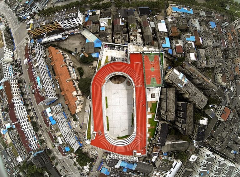 Tchien-tchaj-skola-stadion-strecha