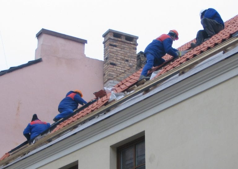 strecha-robotnici-udrzba-oprava